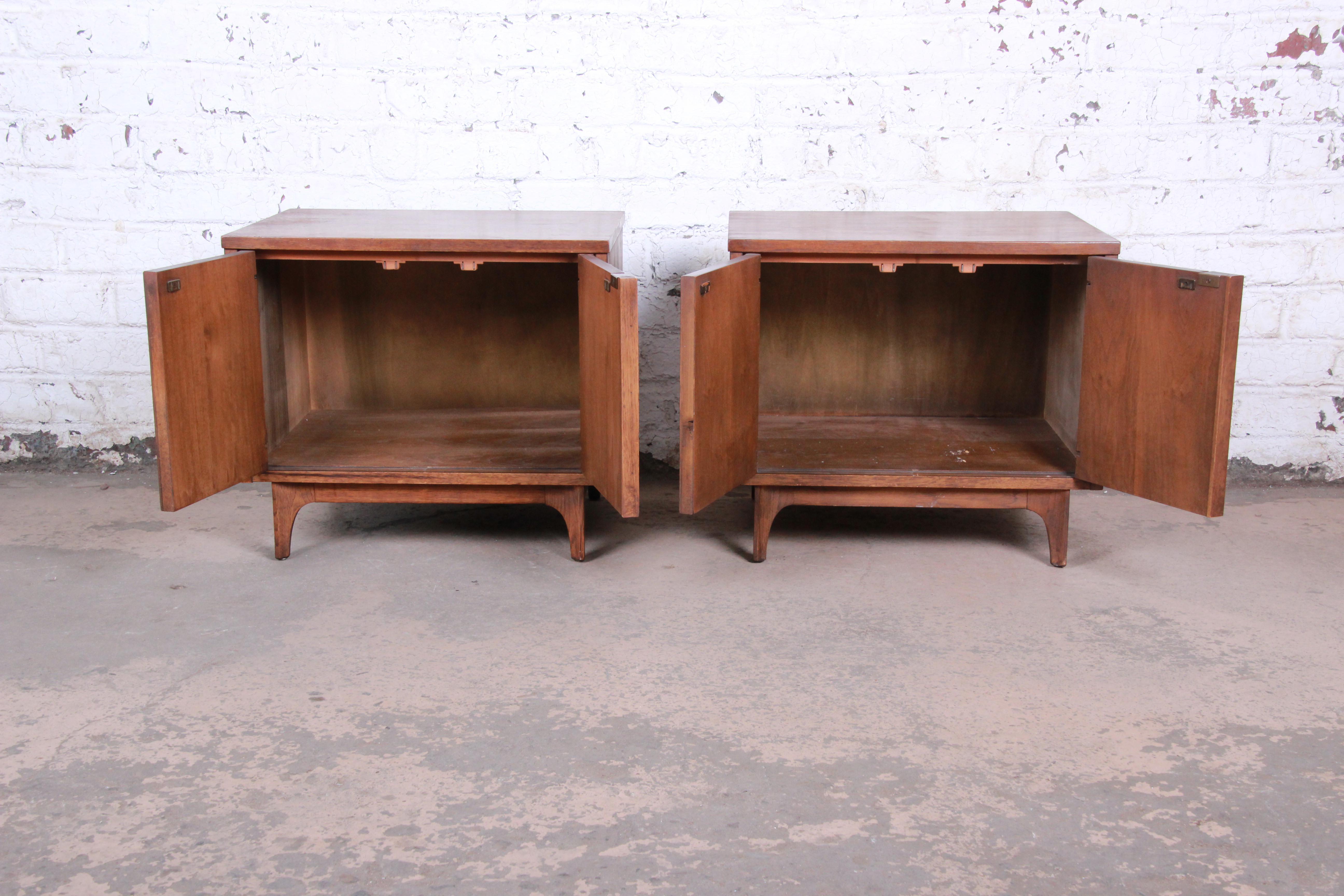 Mid-20th Century Broyhill Brasilia Mid-Century Modern Sculpted Walnut Nightstands, Pair