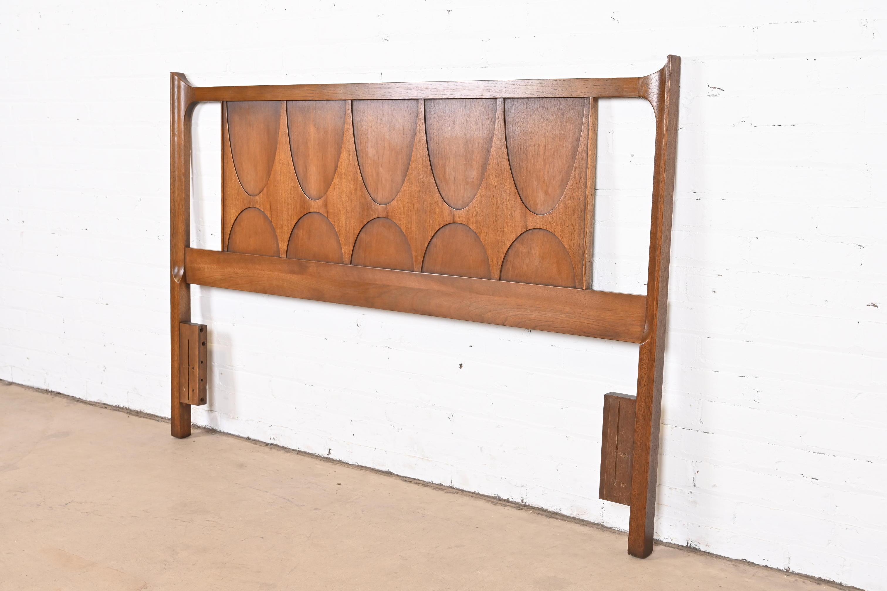 Broyhill Brasilia Mid-Century Modern Sculpted Walnut Queen Size Headboard, 1960s In Good Condition In South Bend, IN