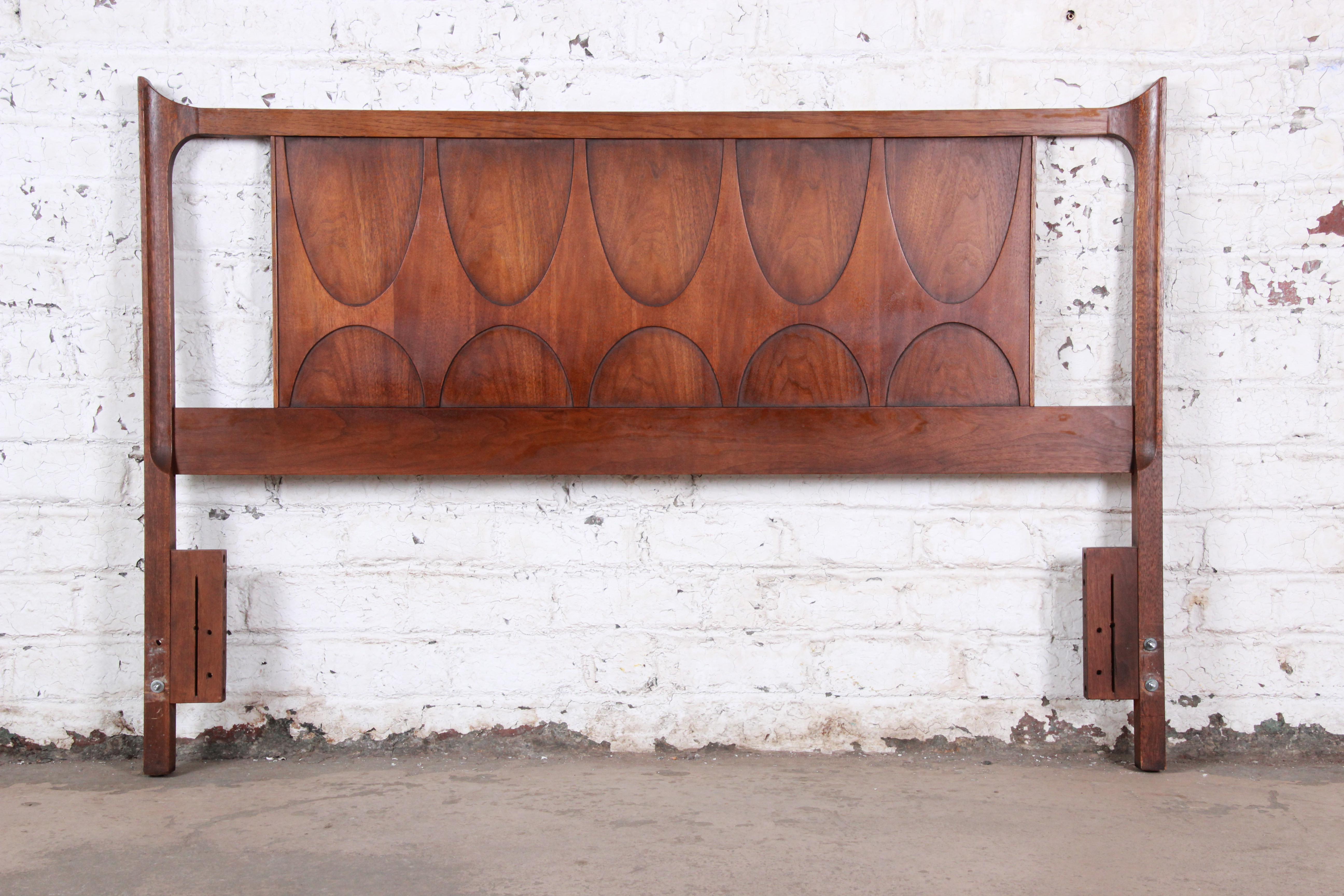 Broyhill Brasilia Mid-Century Modern Sculpted Walnut Queen Size Headboard In Good Condition In South Bend, IN