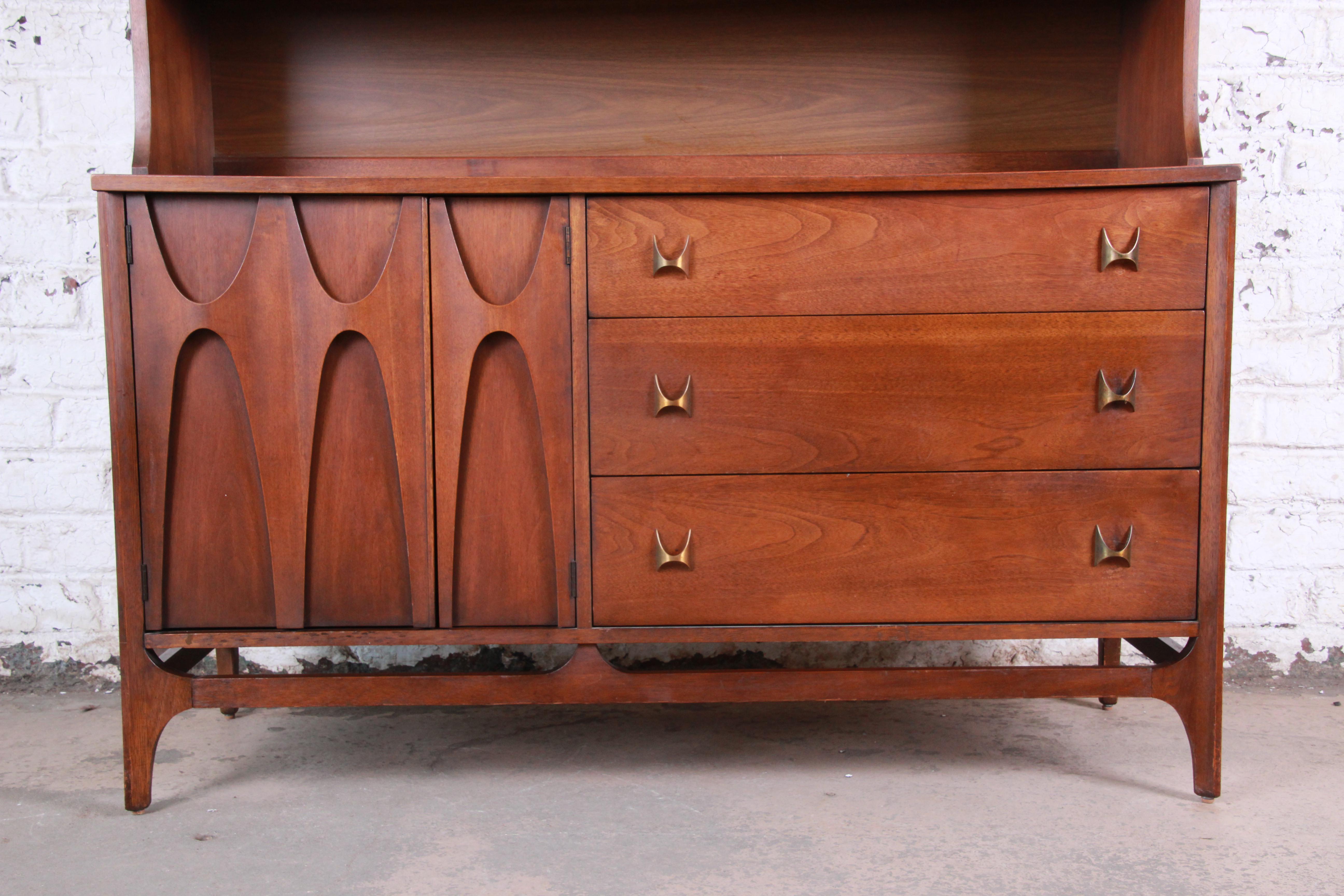 Broyhill Brasilia Mid-Century Modern Sculpted Walnut Sideboard With Hutch 1