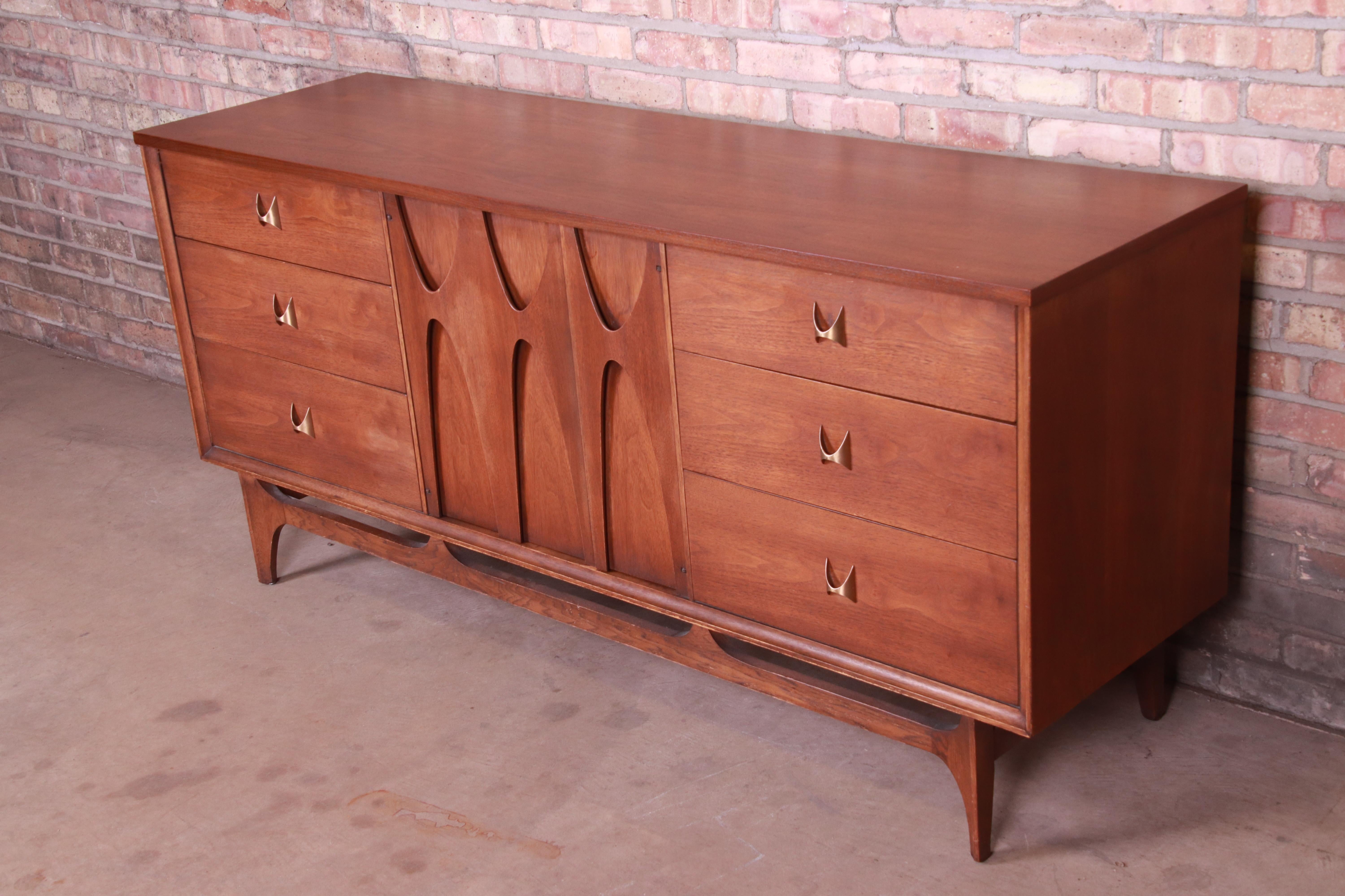 Broyhill Brasilia Mid-Century Modern Sculpted Walnut Triple Dresser or Credenza In Good Condition In South Bend, IN