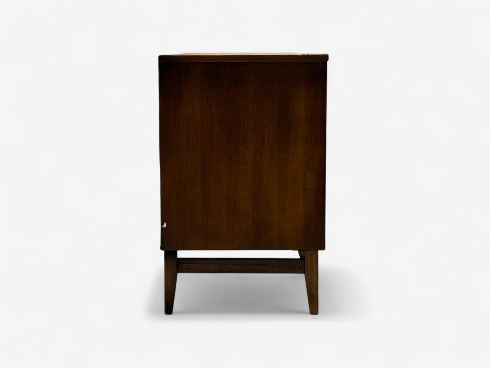 Broyhill Brasilia, Mid-Century Modern, Walnut, Brass, Dresser, USA, 1960s 6