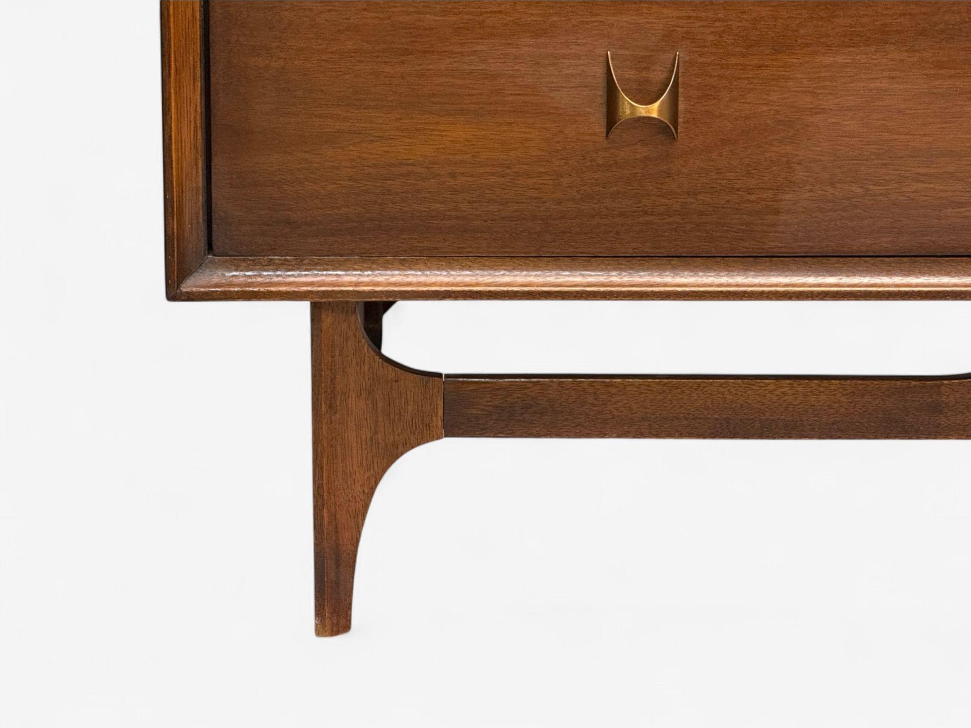 Broyhill Brasilia, Mid-Century Modern, Walnut, Brass, Dresser, USA, 1960s 3