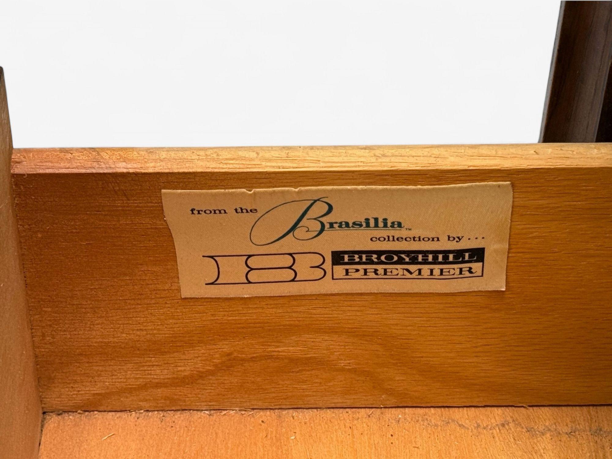 Broyhill Brasilia, Mid-Century Modern, Walnut, Brass, Highboy, USA, 1960s For Sale 6