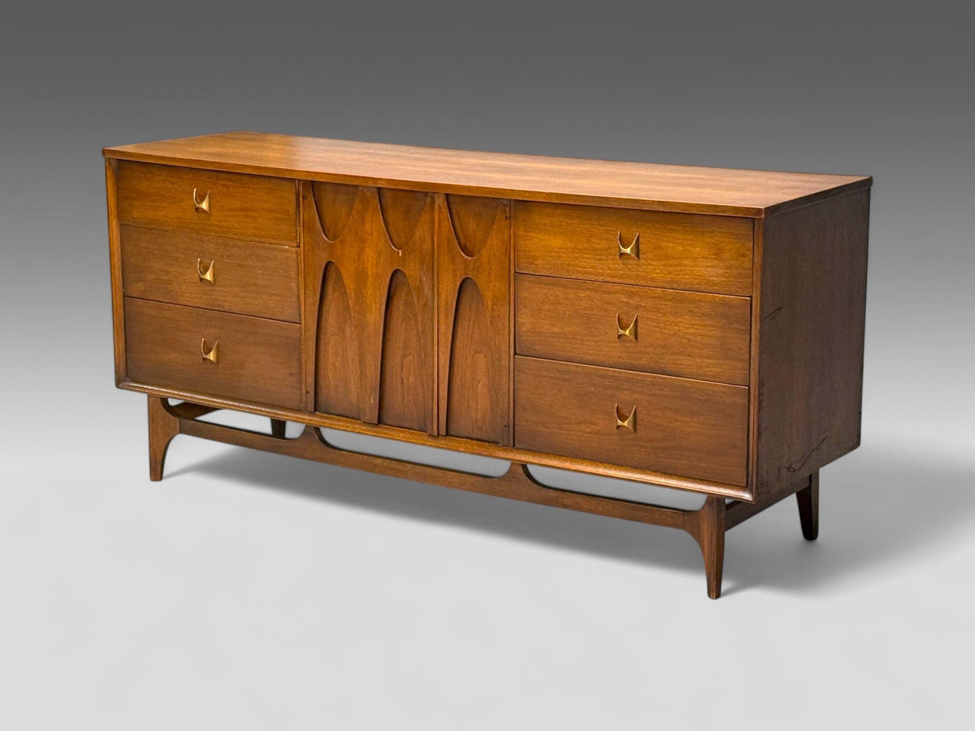 Broyhill Brasilia, Mid-Century Modern, Walnut, Brass, Highboy, USA, 1960s For Sale 8