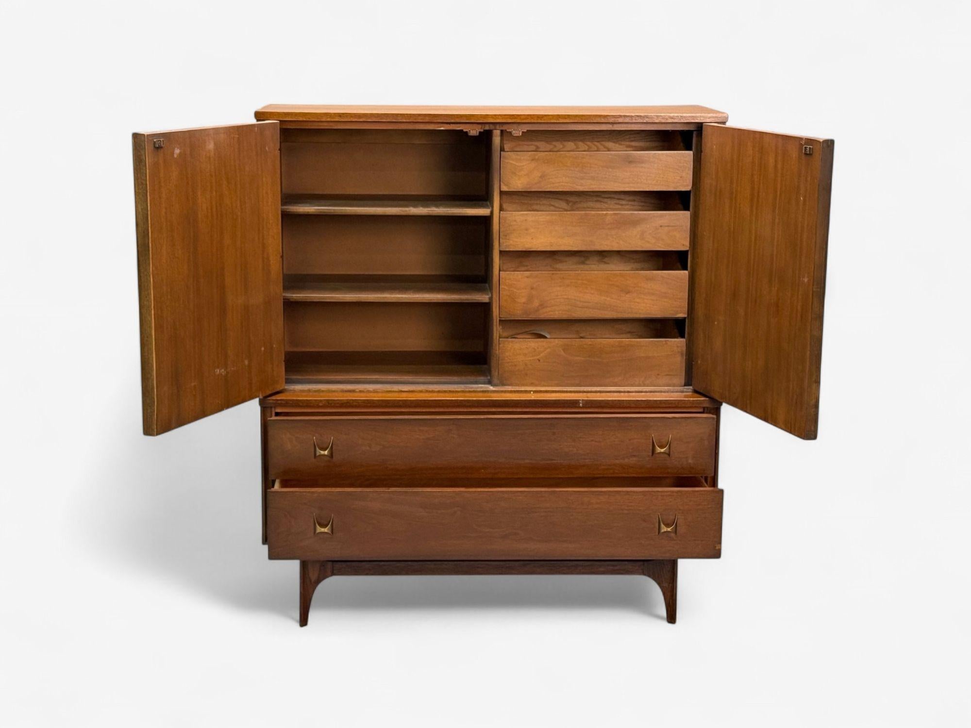 Broyhill Brasilia, Mid-Century Modern, Walnut, Brass, Highboy, USA, 1960s For Sale 1