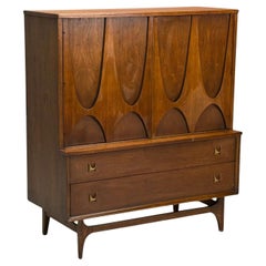 Broyhill Brasilia, Mid-Century Modern, Nussbaum, Messing, Highboy, USA, 1960er Jahre