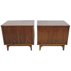 Used Broyhill Brasilia Mid-Century Modern Walnut Pair of Nightstands or End Tables