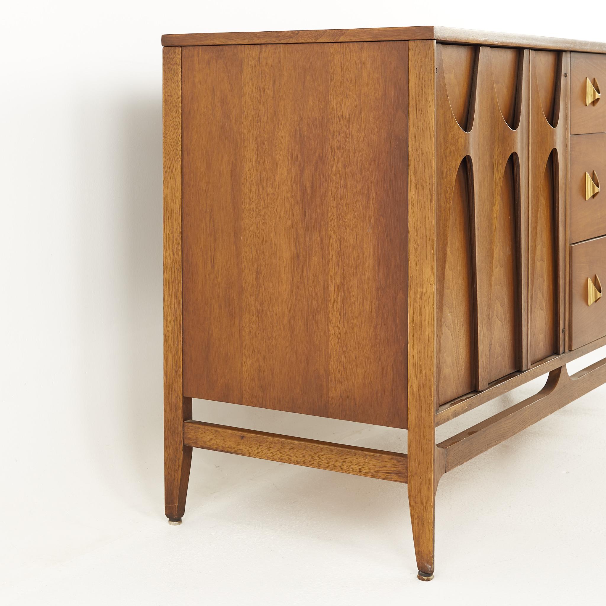 broyhill credenza