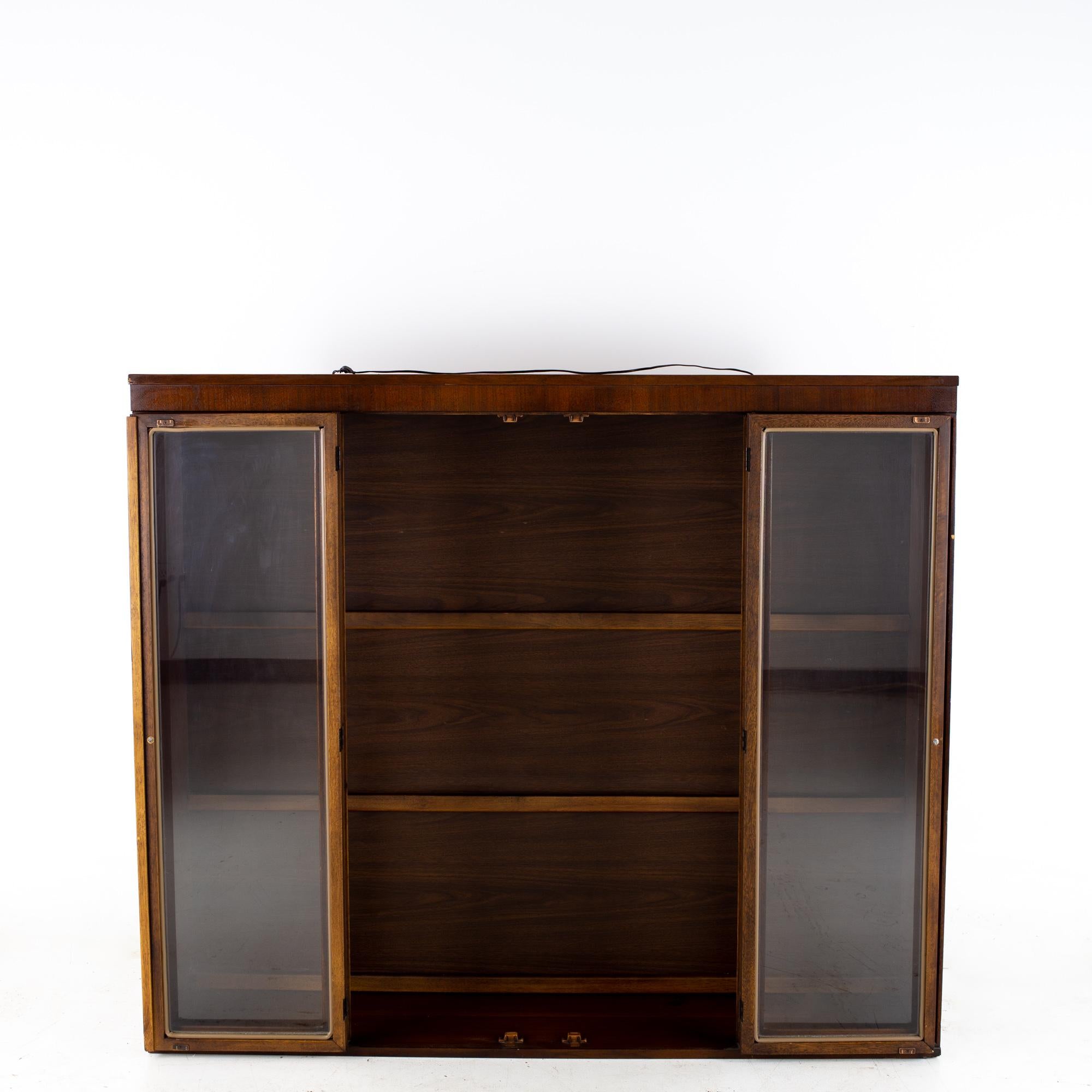 Broyhill Brasilia Mid Century Plinth Hutch For Sale at 1stDibs