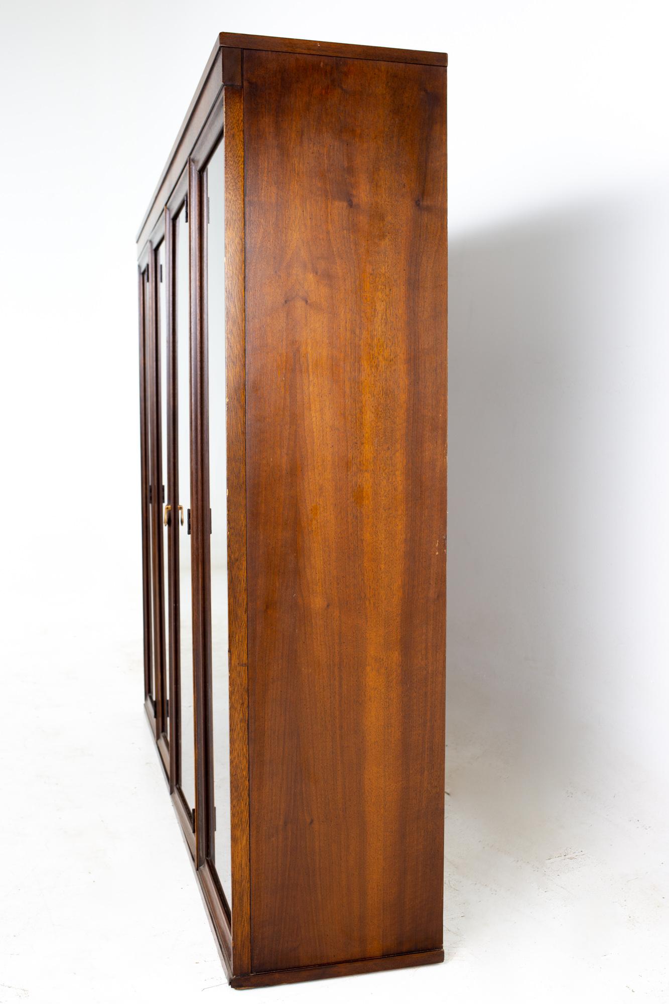 Broyhill Brasilia Mid Century Plinth Hutch For Sale at 1stDibs brasilia hutch