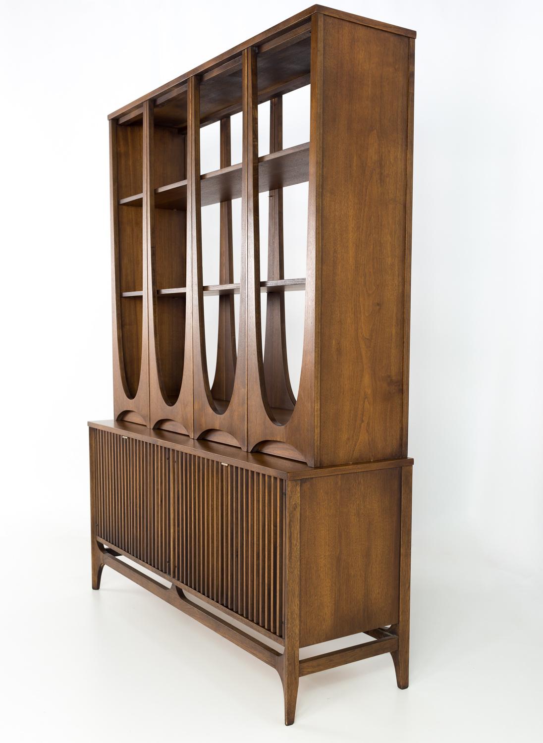 Broyhill Brasilia Mid Century Room Divider Wall Unit Shelving In Good Condition In Countryside, IL
