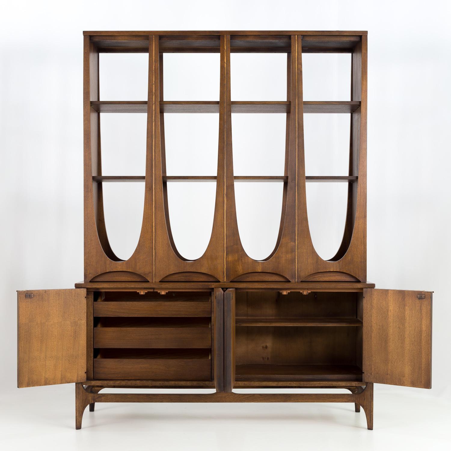 Broyhill Brasilia Mid Century Room Divider Wall Unit Shelving In Good Condition For Sale In Countryside, IL