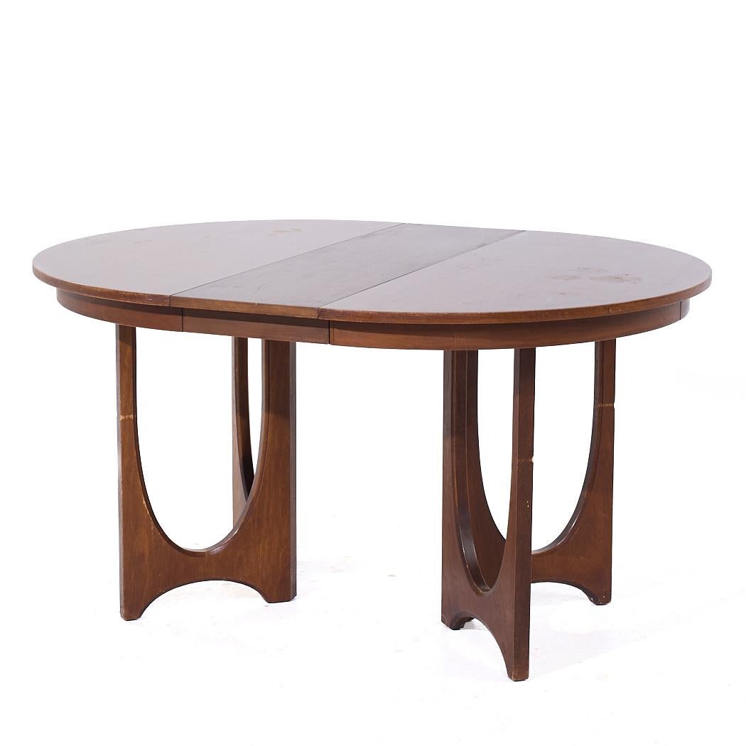 Broyhill Brasilia Mid Century Round Walnut Expanding Dining Table with 3 Leaves For Sale 5