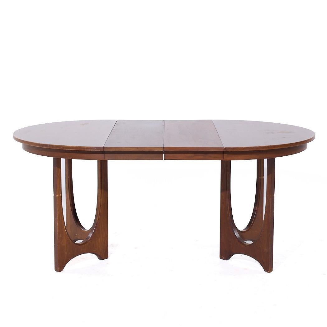 Broyhill Brasilia Mid Century Round Walnut Expanding Dining Table with 3 Leaves For Sale 7