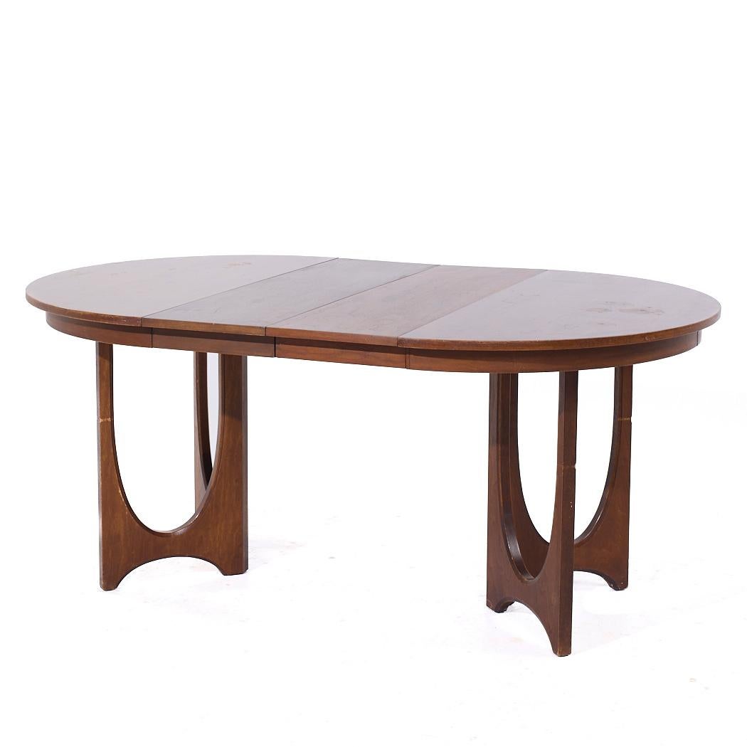 Broyhill Brasilia Mid Century Round Walnut Expanding Dining Table with 3 Leaves For Sale 8