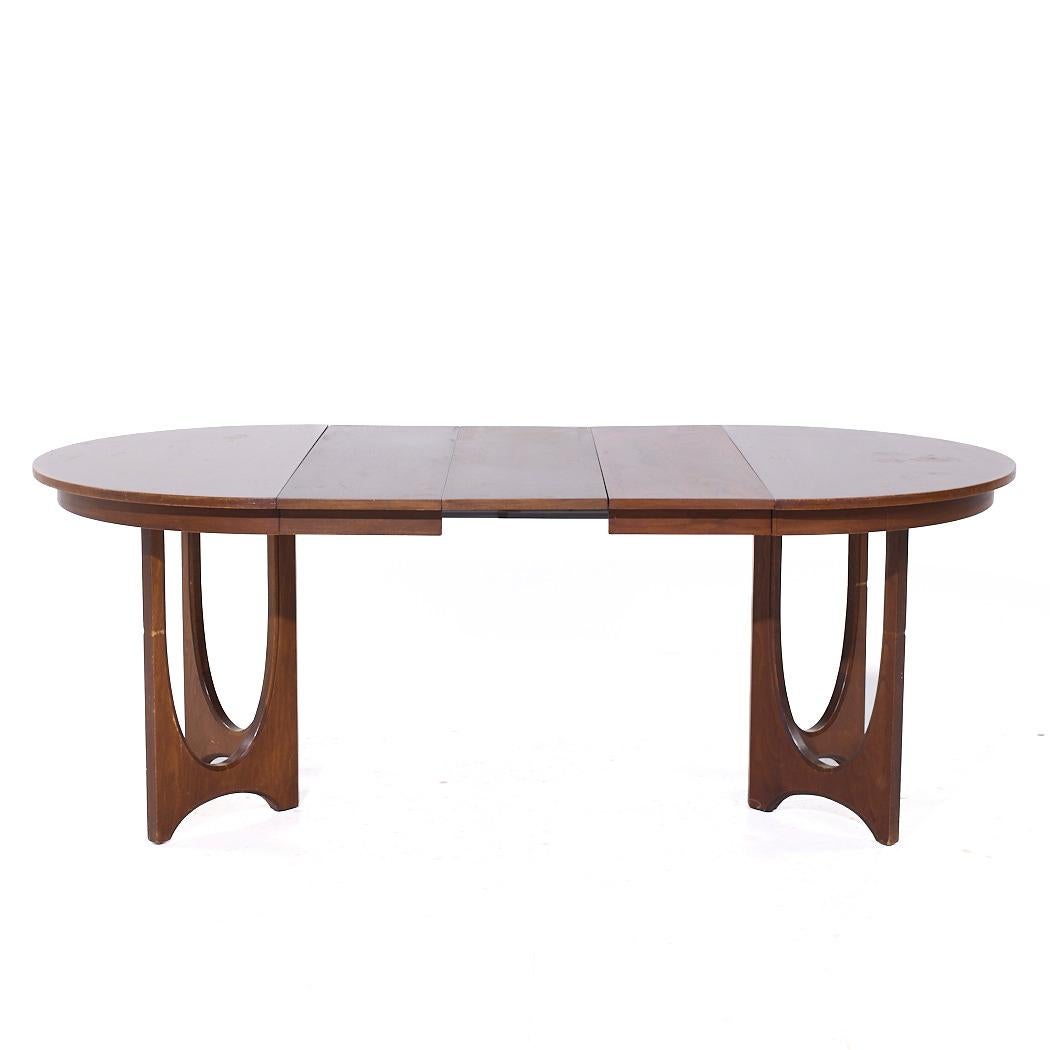 Broyhill Brasilia Mid Century Round Walnut Expanding Dining Table with 3 Leaves For Sale 10