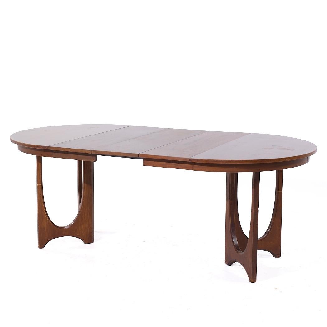 Broyhill Brasilia Mid Century Round Walnut Expanding Dining Table with 3 Leaves For Sale 11