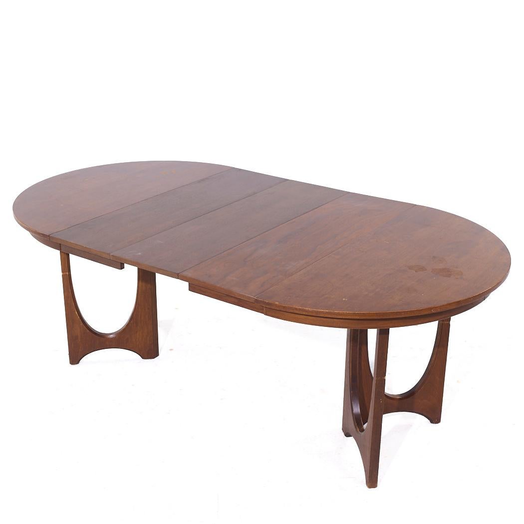 Broyhill Brasilia Mid Century Round Walnut Expanding Dining Table with 3 Leaves For Sale 12