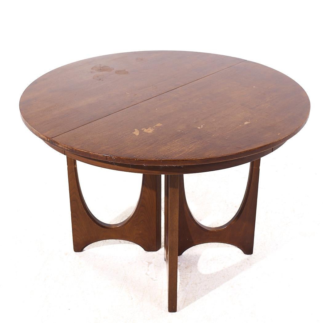 Broyhill Brasilia Mid Century Round Walnut Expanding Dining Table with 3 Leaves For Sale 2