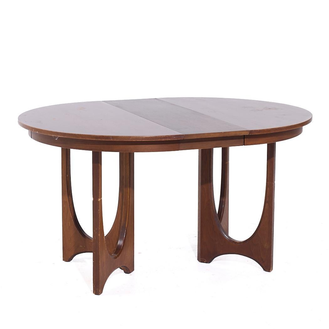 Broyhill Brasilia Mid Century Round Walnut Expanding Dining Table with 3 Leaves For Sale 3