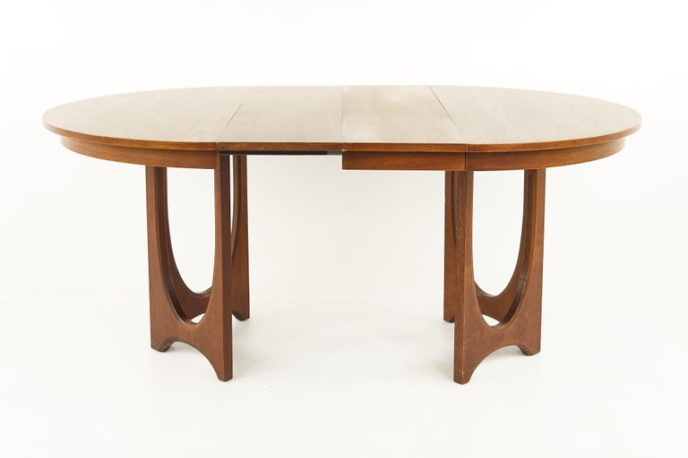 Broyhill Brasilia Mid Century Round, Pedestal Dining Table With Leaves