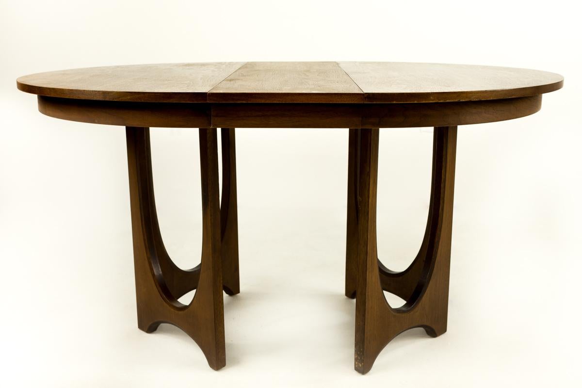 Late 20th Century Broyhill Brasilia Mid Century Round Walnut Pedestal Dining Table