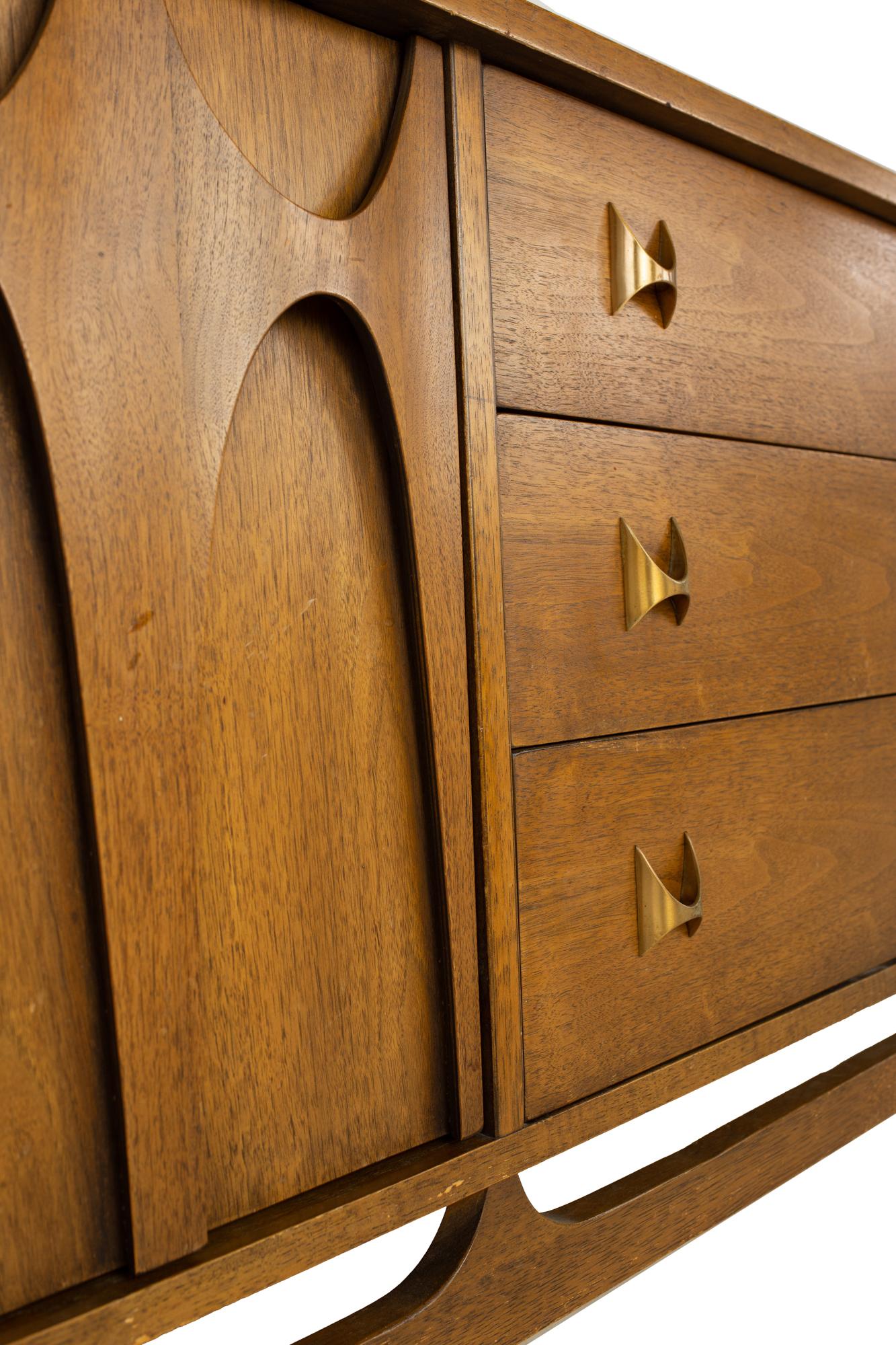 Broyhill Brasilia Mid Century Sideboard Buffet Credenza 1