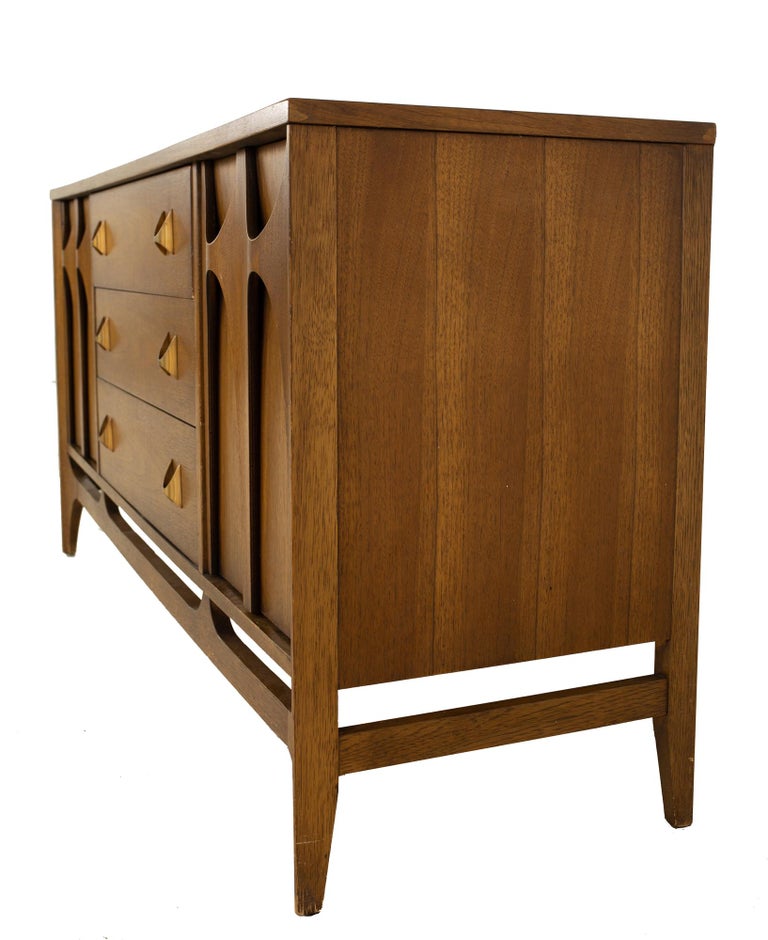 Broyhill Brasilia Mid Century Sideboard Buffet Credenza at 1stDibs