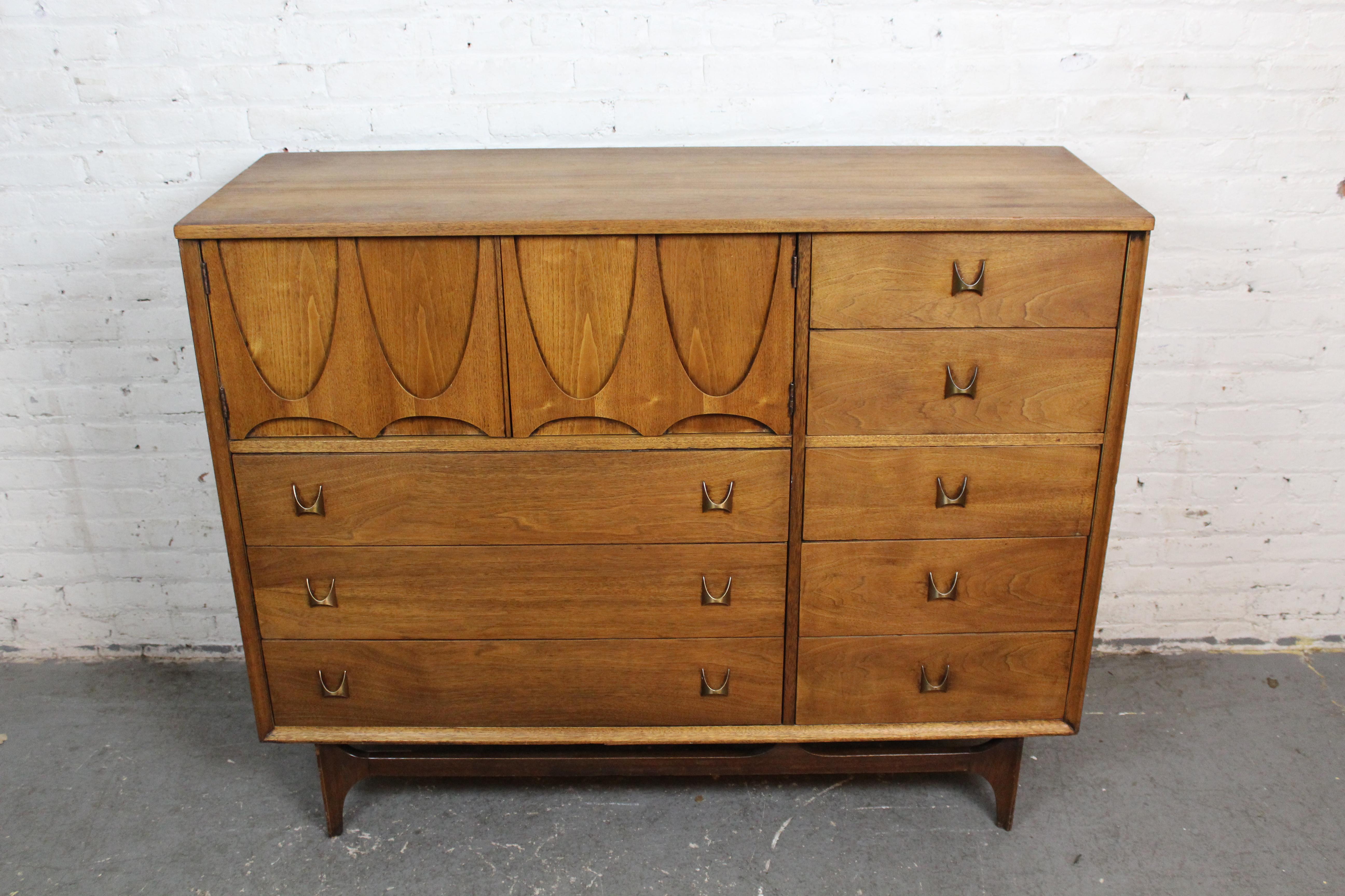 Make your house the envy of the whole block with this stunning mid-century vintage bedroom dresser! This highly desirable and unique 