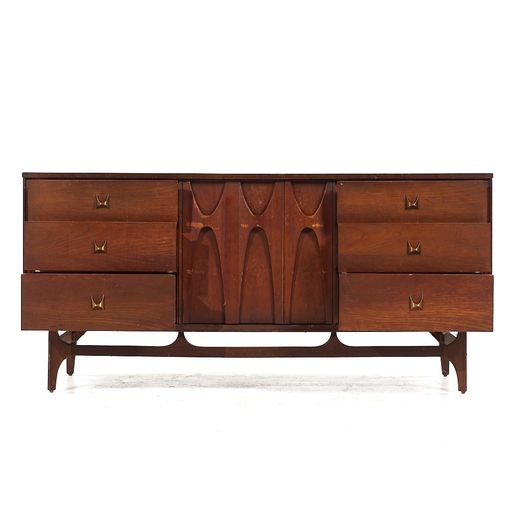 Broyhill Brasilia Mid Century Walnut 9 Drawer Dresser For Sale 3