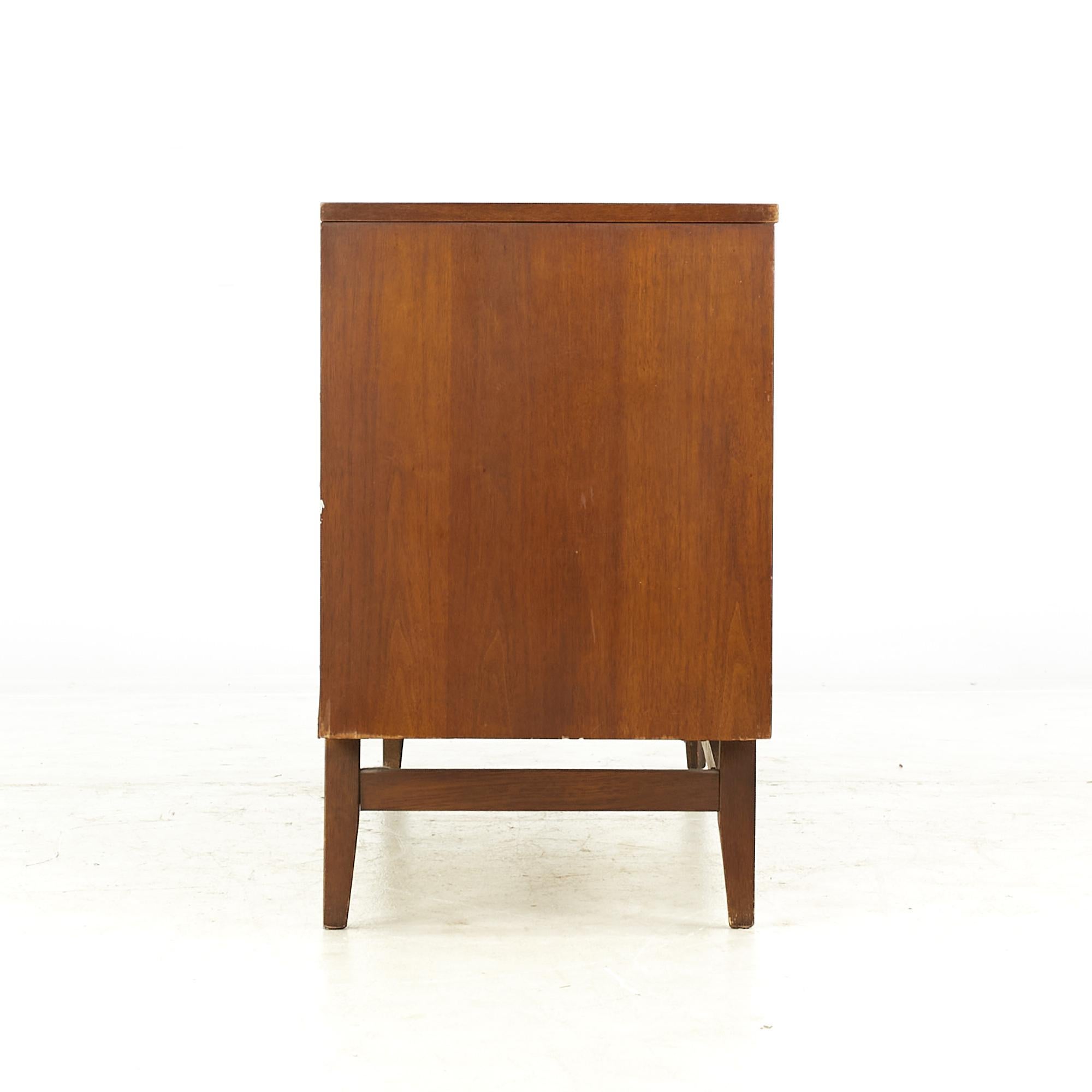 Broyhill Brasilia MidCentury Walnut 9 Drawer Dresser For Sale at