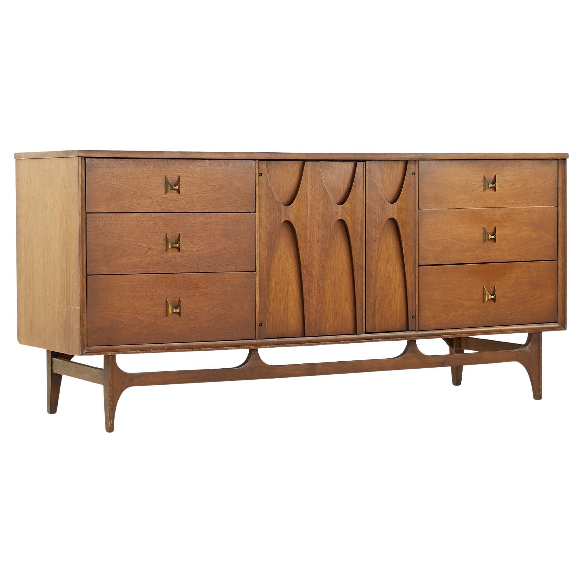 Broyhill Brasilia Mid Century Walnut 9 Drawer Dresser