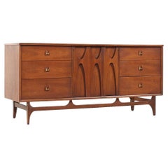 Broyhill Brasilia Mid Century Walnut 9 Drawer Dresser