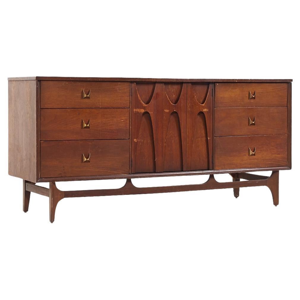 Broyhill Brasilia Mid Century Commode 9 tiroirs en noyer