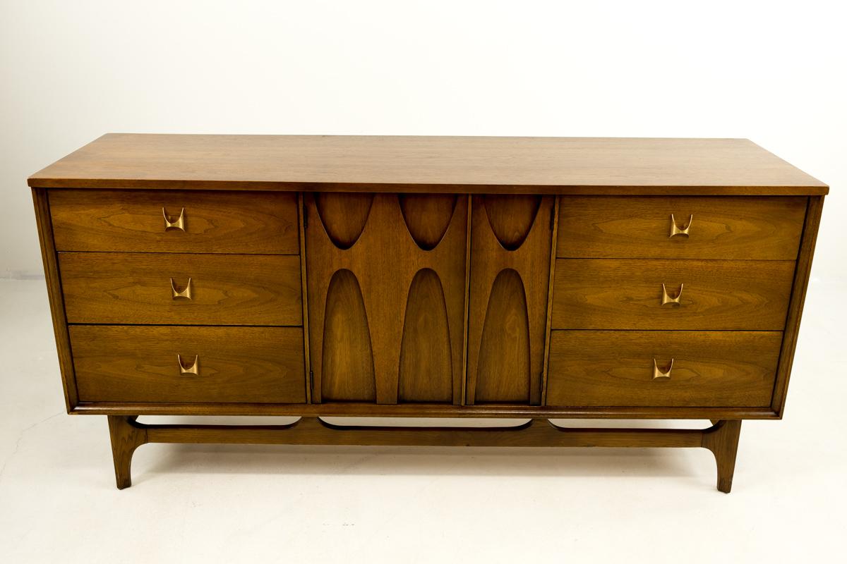 Broyhill Brasilia mid century walnut 9 drawer lowboy dresser

Dresser measures: 66 wide x 19 deep x 31 inches high

All pieces of furniture can be had in what we call restored vintage condition. That means the piece is restored upon purchase so