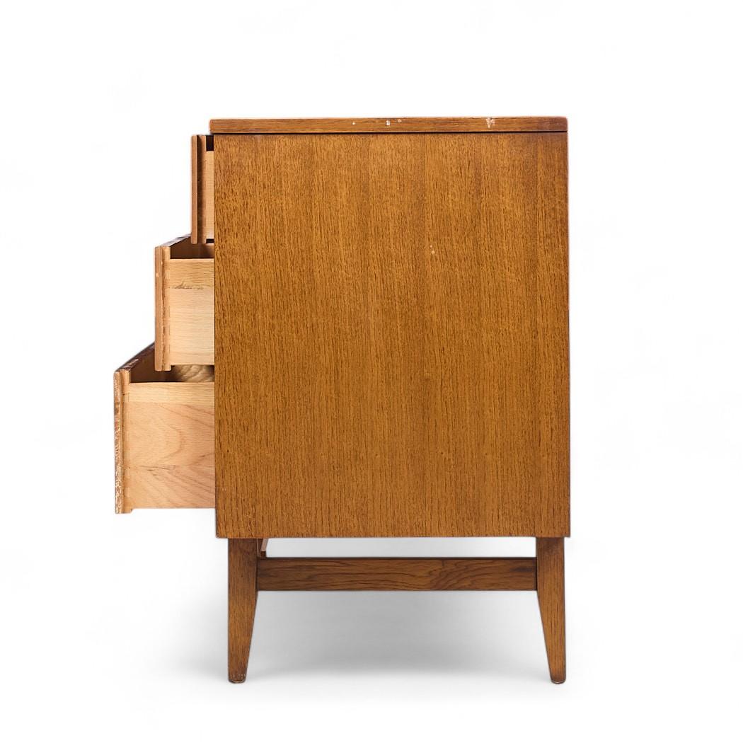 Broyhill Brasilia Mid Century Walnut 9-Drawer Lowboy Dresser In Good Condition For Sale In Franklin Park, IL