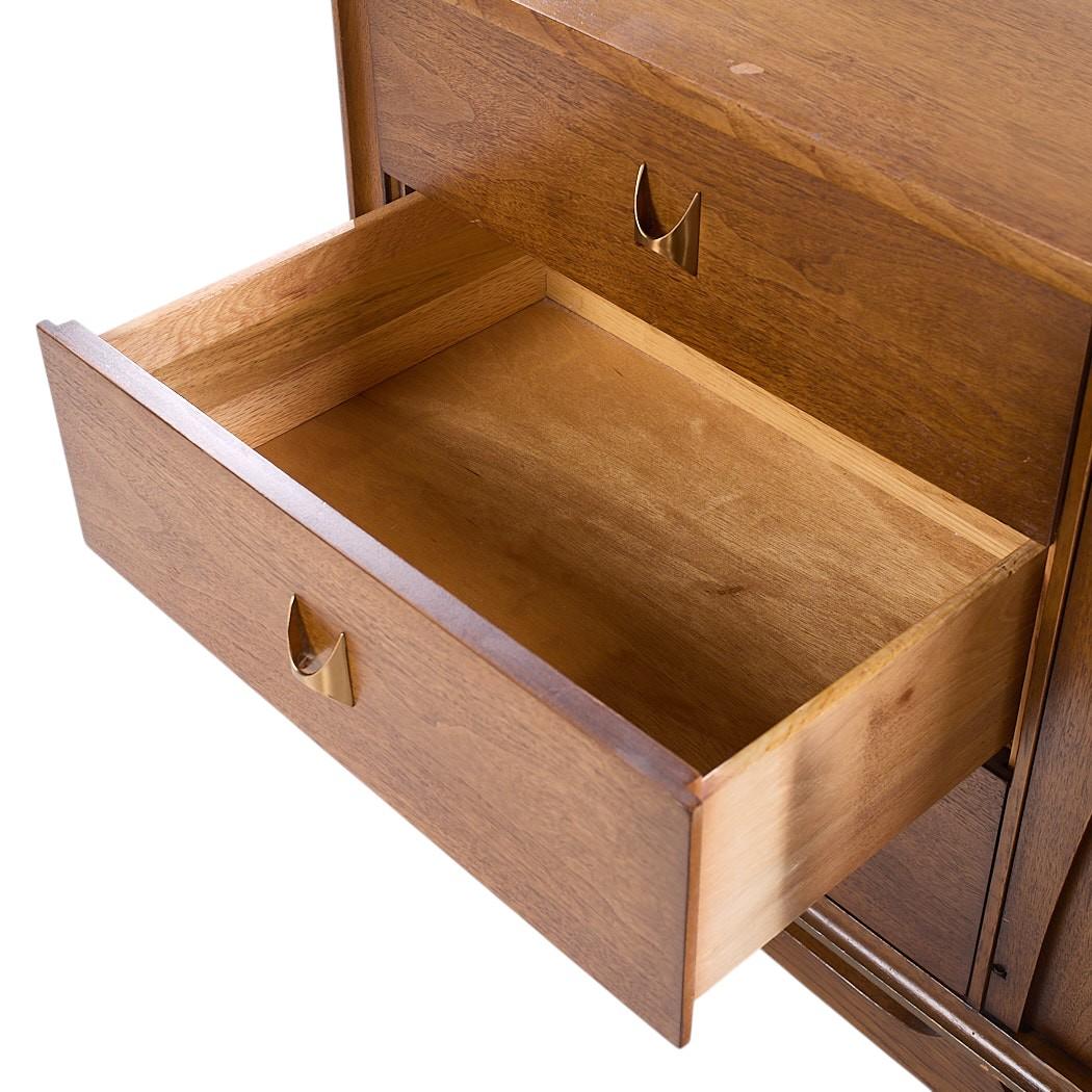 Broyhill Brasilia Mid Century Walnut 9-Drawer Lowboy Dresser For Sale 1