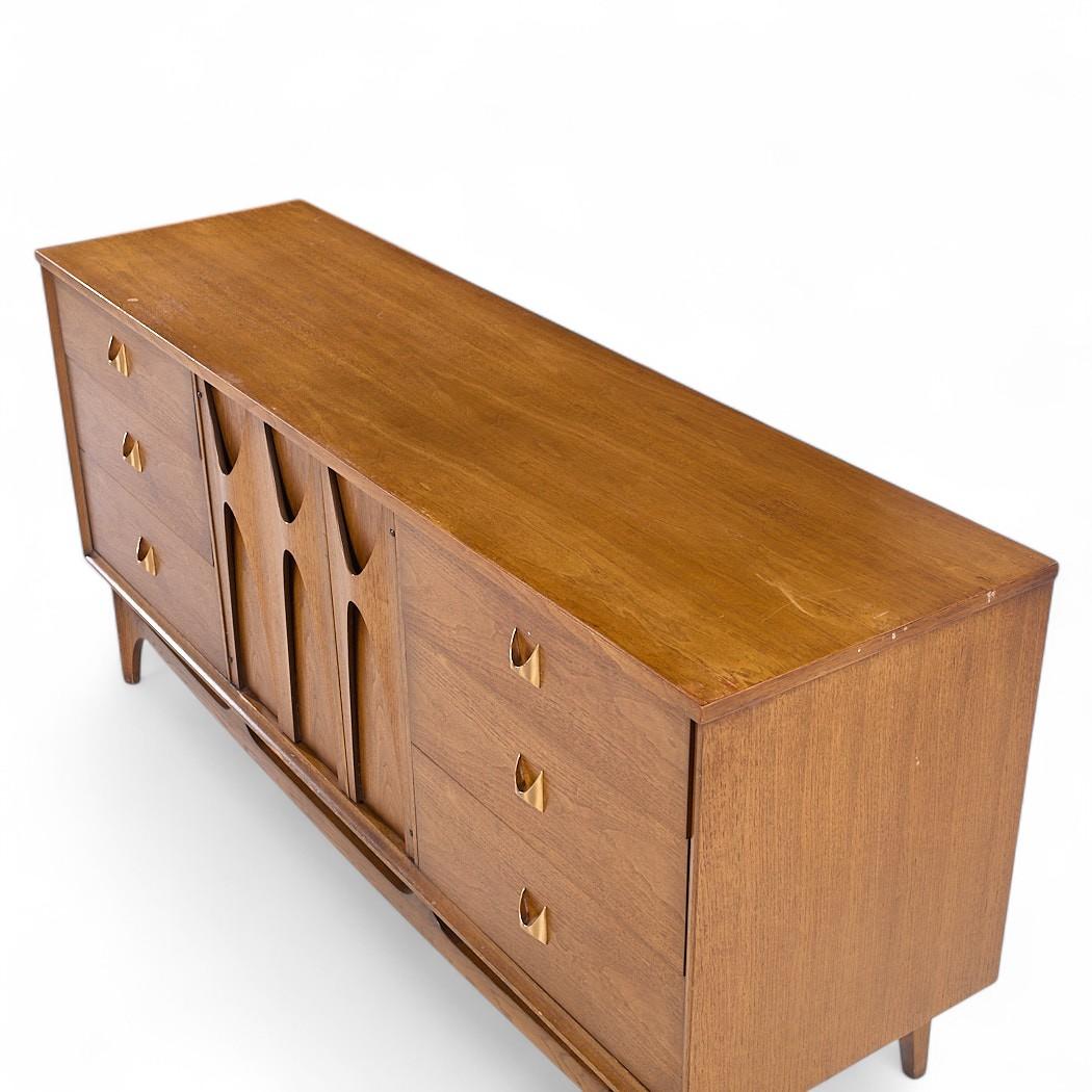 Broyhill Brasilia Mid Century Walnut 9-Drawer Lowboy Dresser For Sale 3