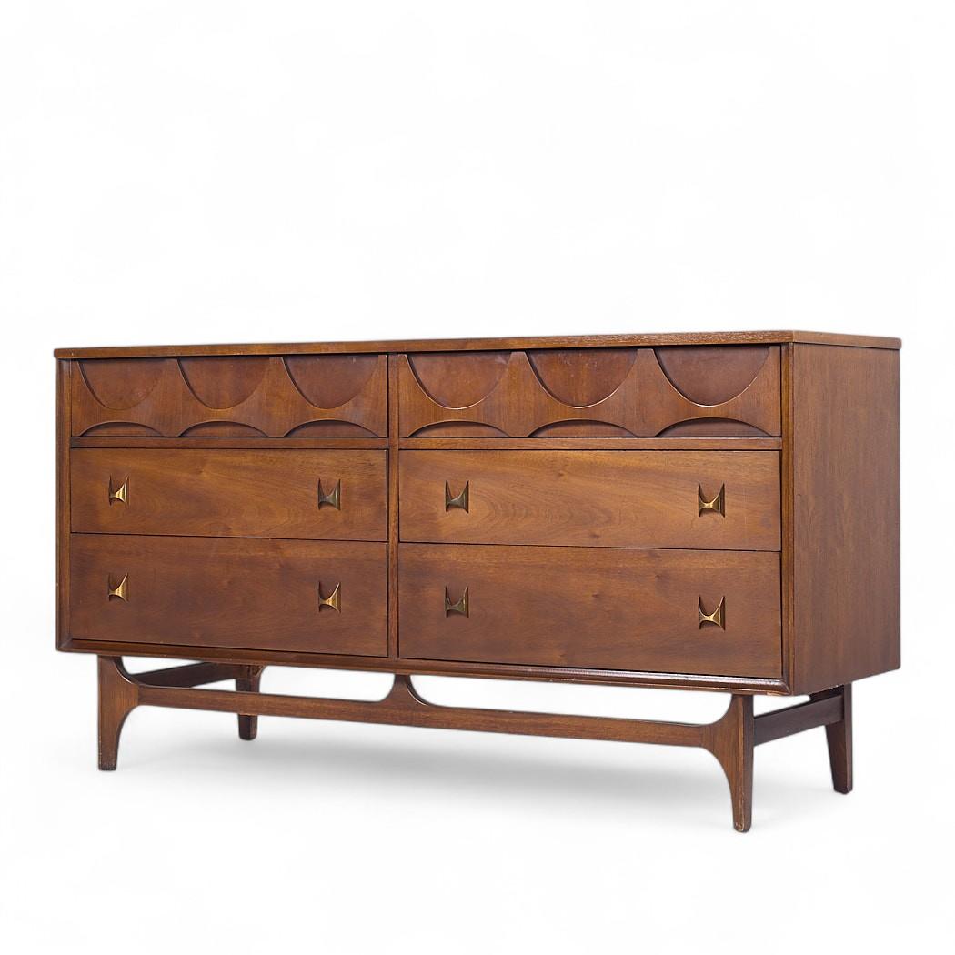 Broyhill Brasilia Mid Century Nussbaum und Messing 6-Schublade Kommode (Moderne der Mitte des Jahrhunderts) im Angebot