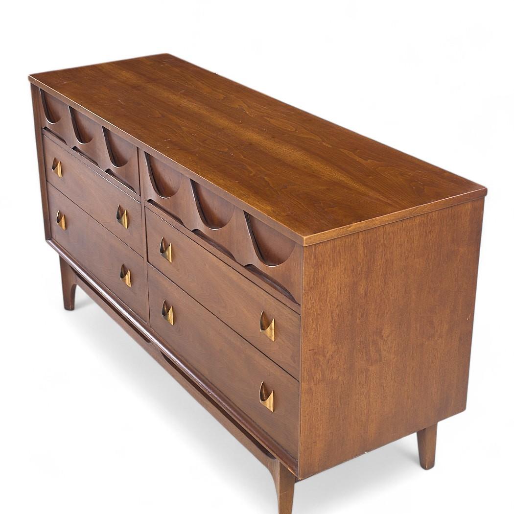 Broyhill Brasilia Mid Century Nussbaum und Messing 6-Schublade Kommode (20. Jahrhundert) im Angebot