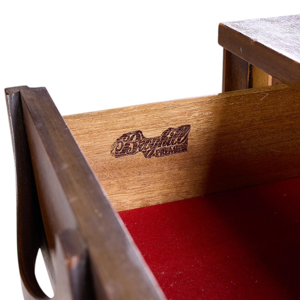 Broyhill Brasilia Mid Century Nussbaum und Messing 6-Schublade Kommode (Walnuss) im Angebot