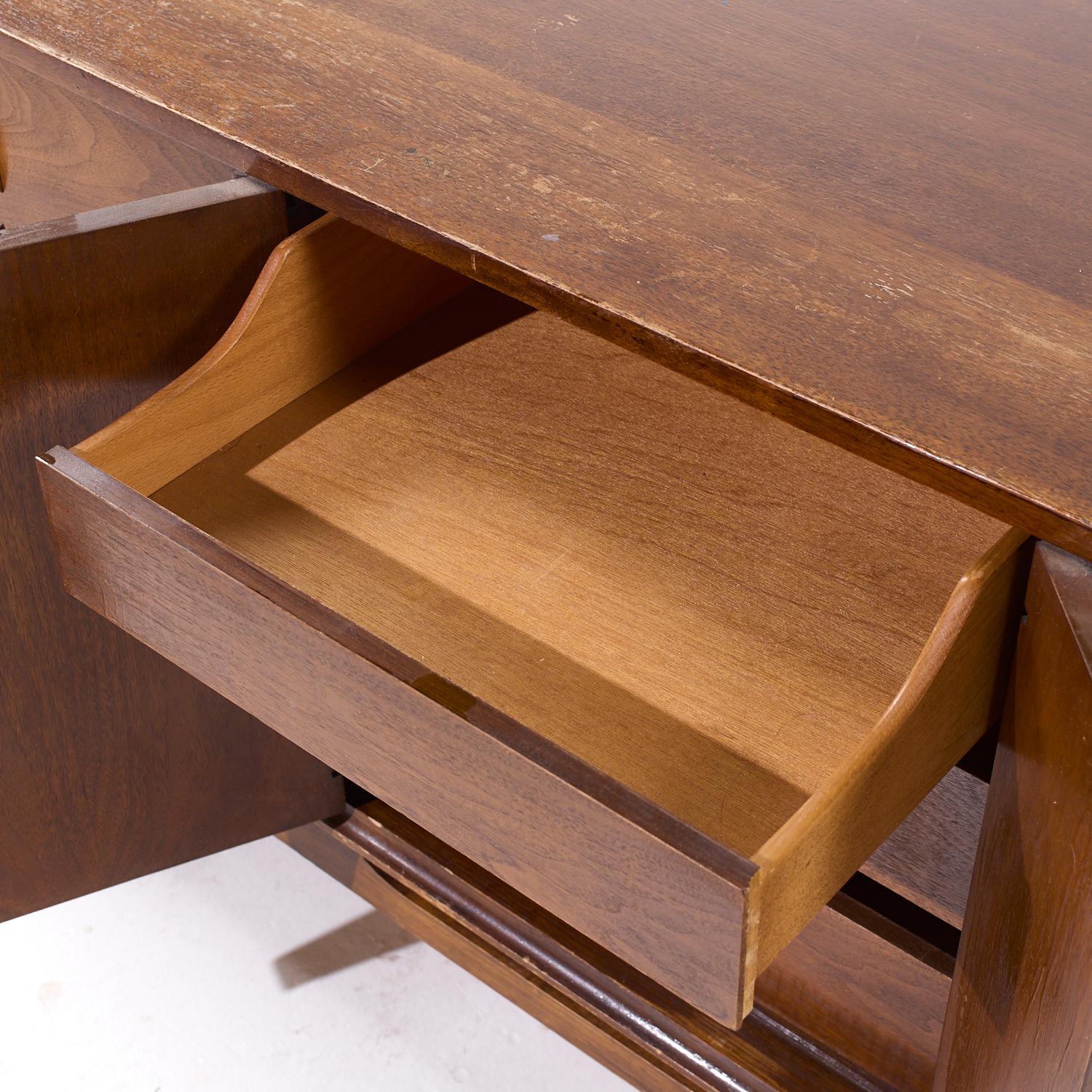 Broyhill Brasilia Mid Century Walnut and Brass 9-Drawer Lowboy Dresser For Sale 3