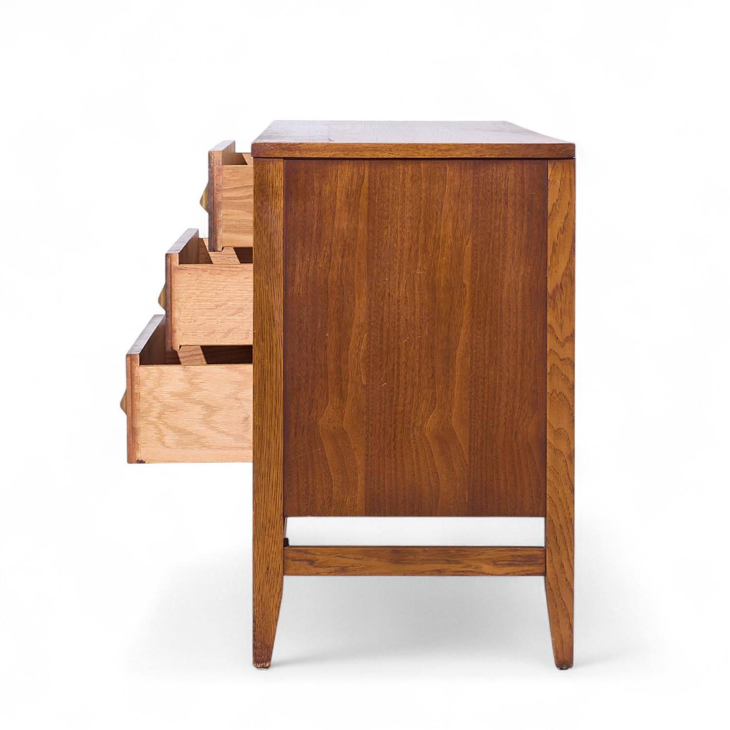 Broyhill Brasilia Mid Century Walnut and Brass Credenza In Good Condition For Sale In Countryside, IL