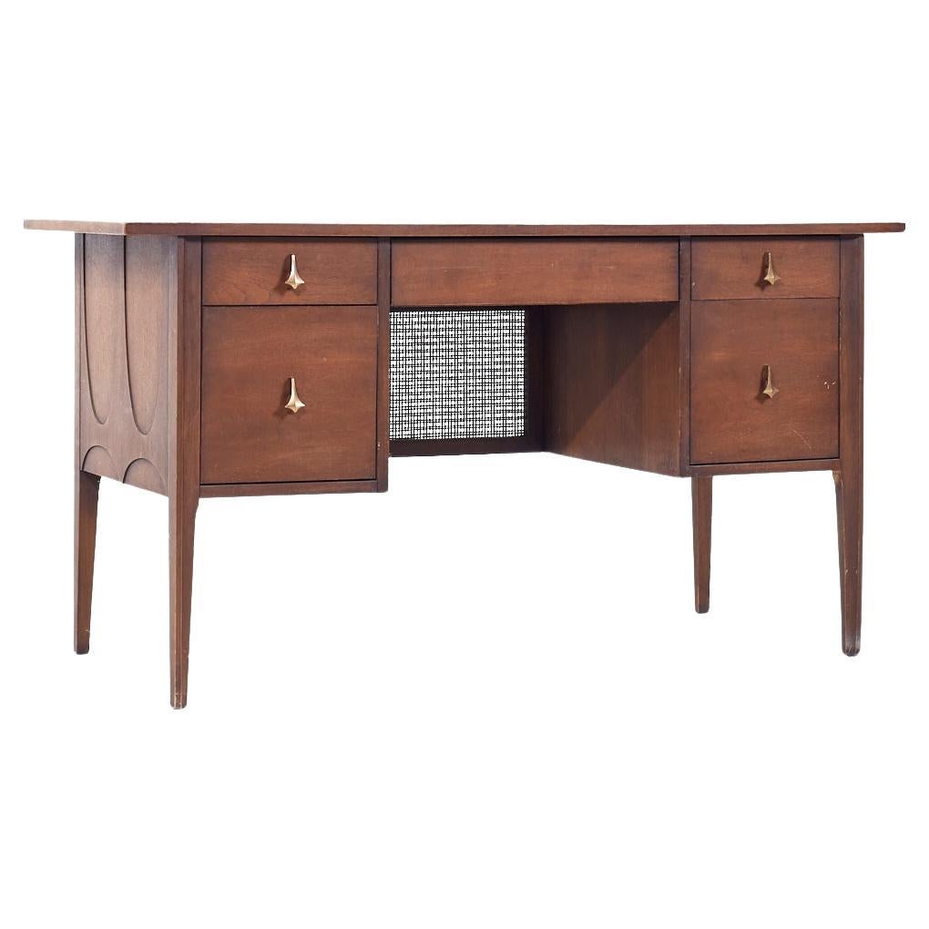 Broyhill Brasilia Mid Century Bureau en noyer et laiton