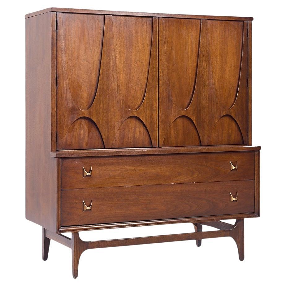 Broyhill Brasilia Mid Century Nussbaum und Messing Gentlemans Chest Highboy Dresser