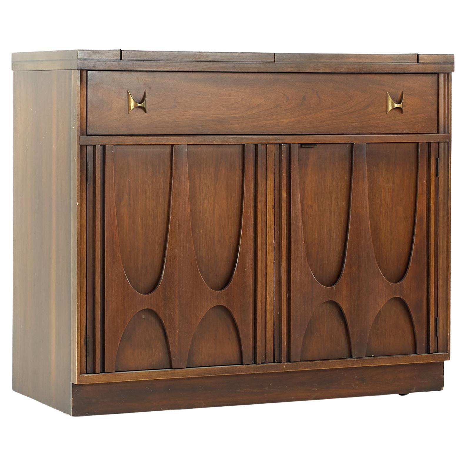 Mid Century Modern Expanding Brasilia Bar in Walnut by Broyhill, USA, c