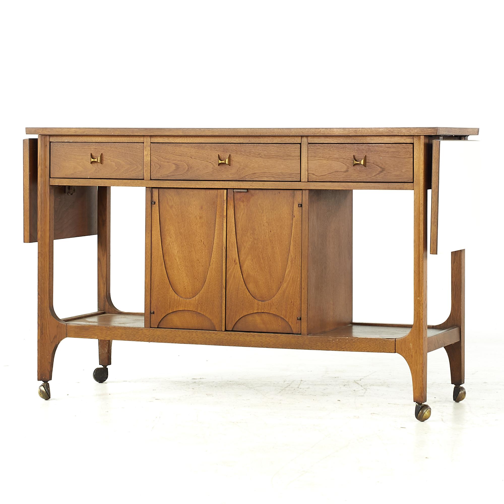 Mid-Century Modern Broyhill Brasilia Midcentury Walnut and Laminate Serving Bar Cart en vente