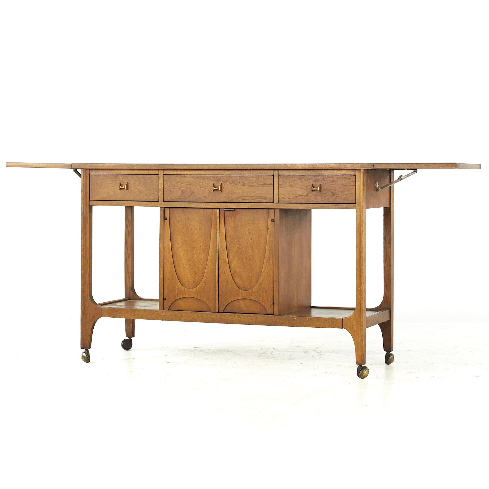 Broyhill Brasilia Midcentury Walnut and Laminate Serving Bar Cart Bon état - En vente à Countryside, IL