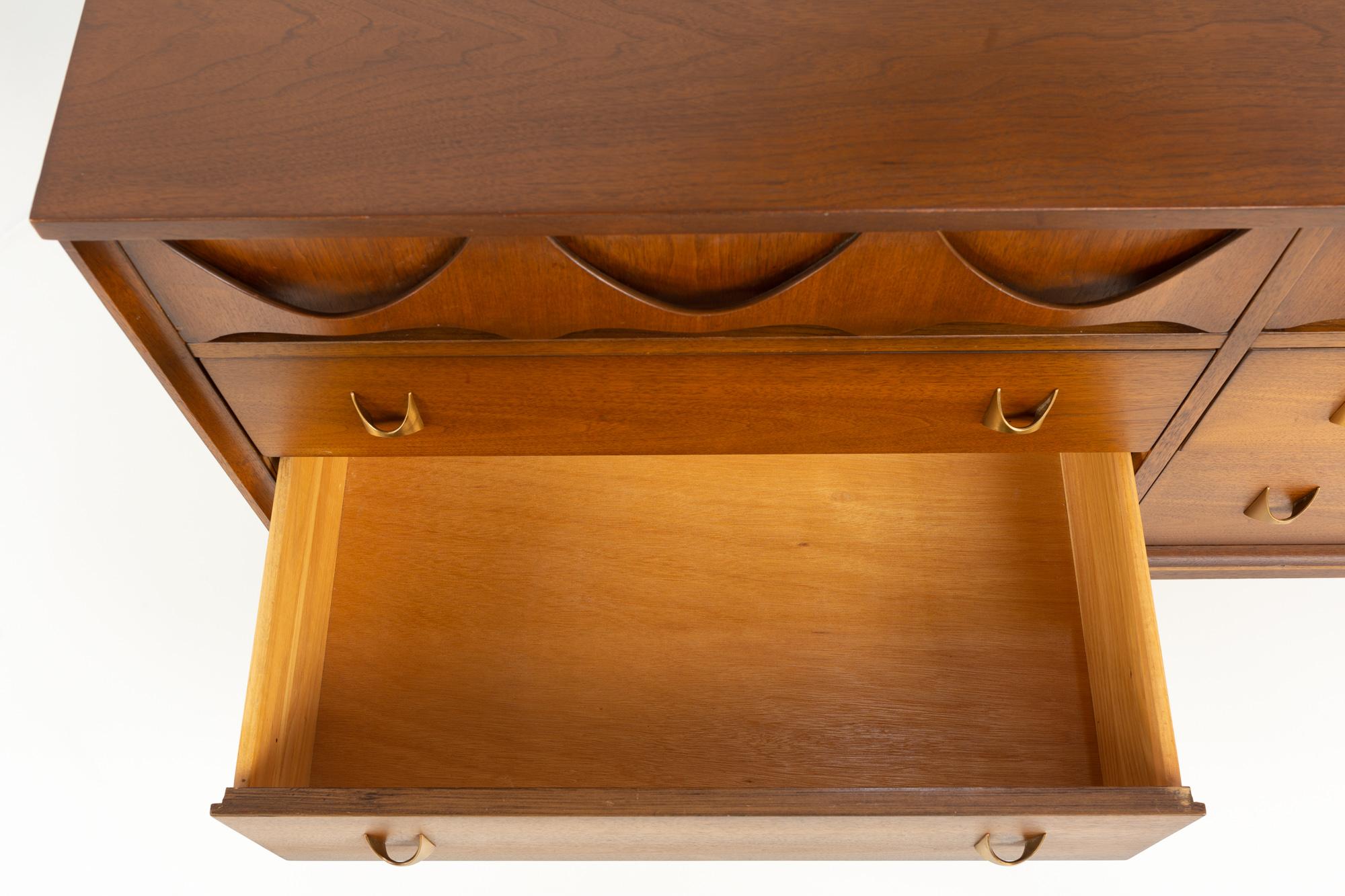 Late 20th Century Broyhill Brasilia Mid Century Walnut & Brass 6 Drawer Lowboy Dresser